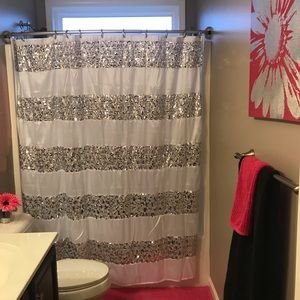 Hot Pink, silver  & black bathroom items !!!